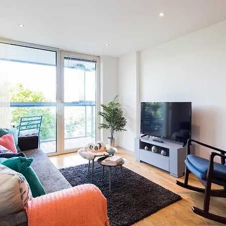 Greenwich Riverside 2 Bed Sleeps 6 *