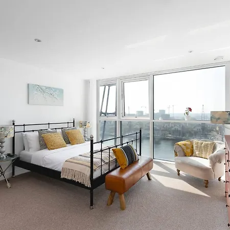 Serene Waterfront - Excel * Londra