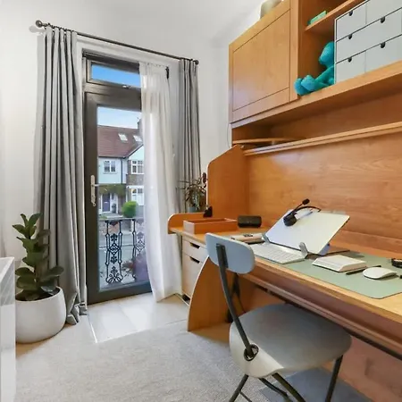 Modern Holiday home London