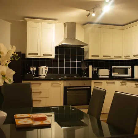 Spacious, Lovely 2 Bedroom Flat In Woolwich London
