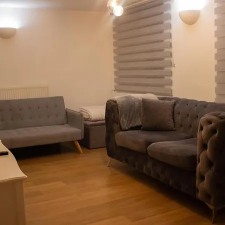 Spacious, Lovely 2 Bedroom Flat In Woolwich Apartment *