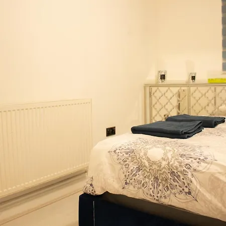 Spacious, Lovely 2 Bedroom Flat In Woolwich Apartment London
