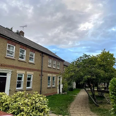 House With Private Parking Close To Borough Market & Tower Bridge! * London