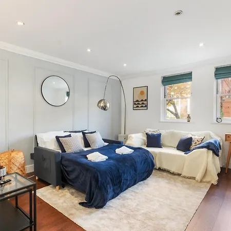 Apartment House With Private Parking Close To Borough Market & Tower Bridge!