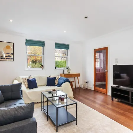 Apartment House With Private Parking Close To Borough Market & Tower Bridge! London