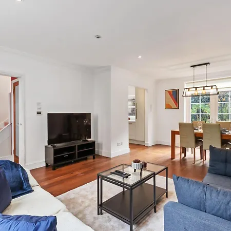 House With Private Parking Close To Borough Market & Tower Bridge! *