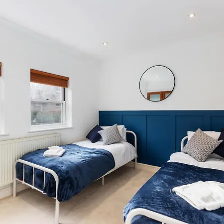 House With Private Parking Close To Borough Market & Tower Bridge! * London