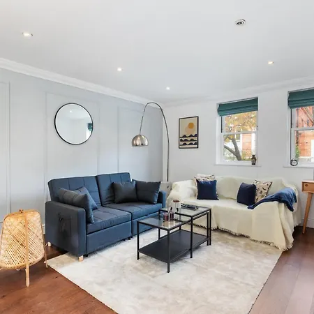 Apartment House With Private Parking Close To Borough Market & Tower Bridge! *