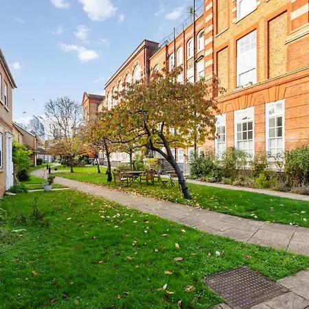 House With Private Parking Close To Borough Market & Tower Bridge! London
