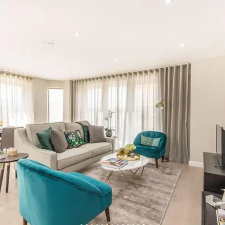 Apartment Spacious Modern 3 Bed In Bridge With Netflix And Free Carpark