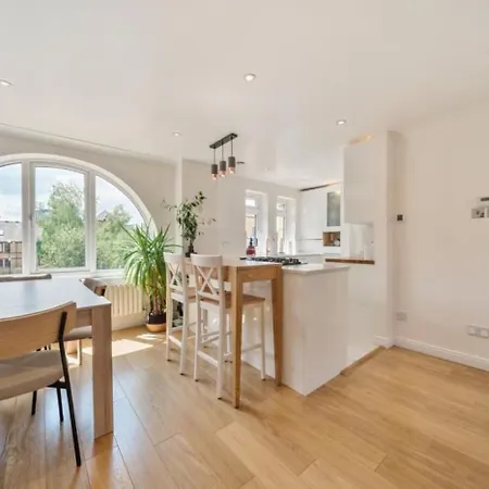 Elegant Modern Cozy 3Bd Apt 1Gb Wifi - Luxurylondonstays *