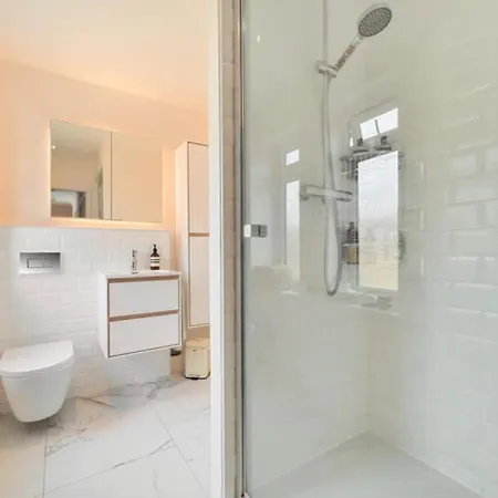 Elegant Modern Cozy 3Bd Apt 1Gb Wifi - Luxurylondonstays