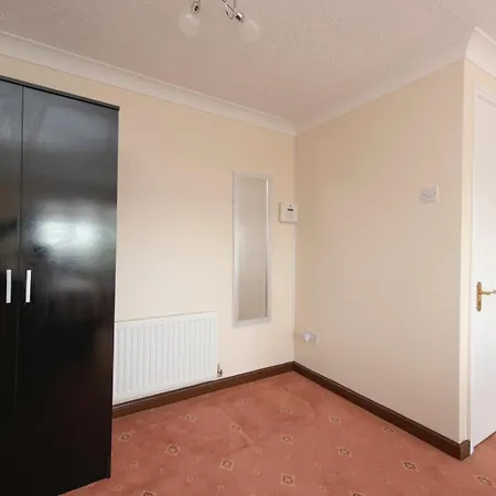 Lovely 5 Bed House With 8 Beds In Thamesmead Apartment Thamesmead (Greater London)