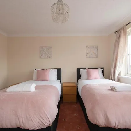 Apartment Lovely 5 Bed House With 8 Beds In Thamesmead Thamesmead (Greater London)