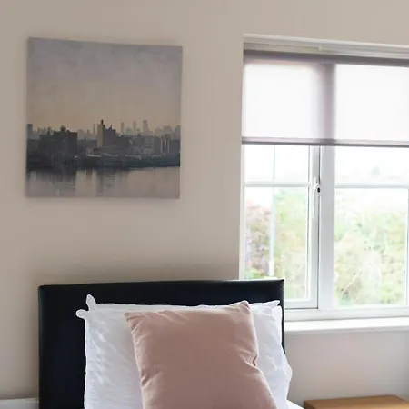 Apartment Lovely 5 Bed House With 8 Beds In Thamesmead Thamesmead (Greater London)