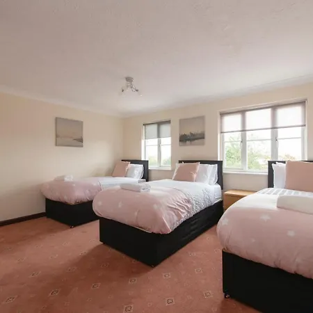 Apartment Lovely 5 Bed House With 8 Beds In Thamesmead Thamesmead (Greater London)