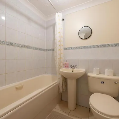 Lovely 5 Bed House With 8 Beds In Thamesmead Apartment Thamesmead (Greater London)