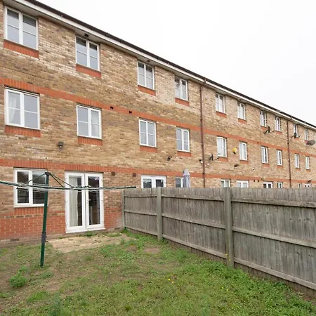 Apartment Lovely 5 Bed House With 8 Beds In Thamesmead