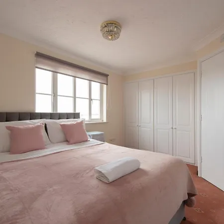 Apartment Lovely 5 Bed House With 8 Beds In Thamesmead Thamesmead (Greater London)