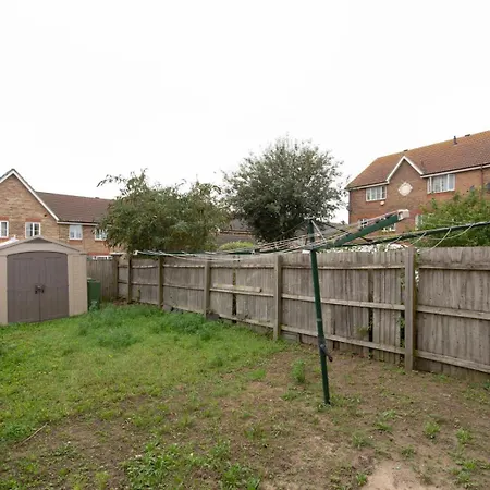 Lovely 5 Bed House With 8 Beds In Thamesmead Apartment *