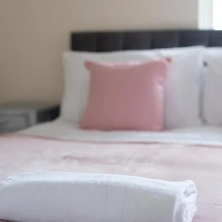 Lovely 5 Bed House With 8 Beds In Thamesmead Apartment Thamesmead (Greater London)