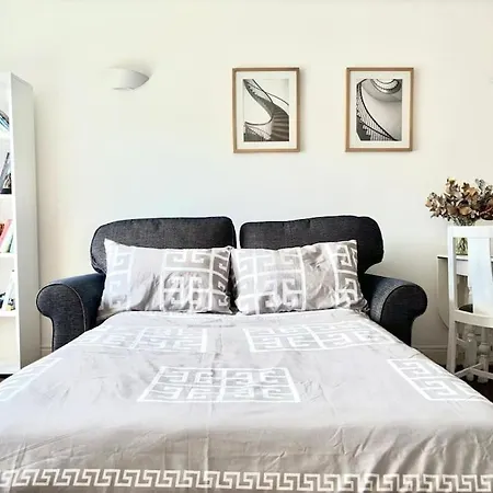 Apartment Bright Spacious 2 Bedroom Flat In Zone One London