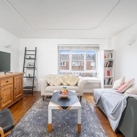 Bright Spacious 2 Bedroom Flat In Zone One London