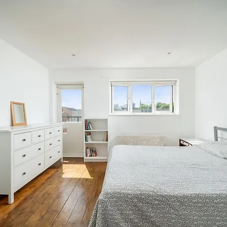 Apartment Bright Spacious 2 Bedroom Flat In Zone One *