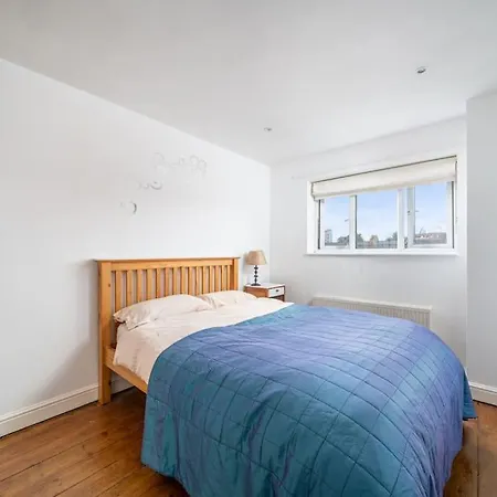 Bright Spacious 2 Bedroom Flat In Zone One Apartment London