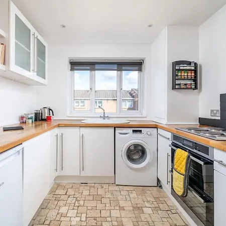 Bright Spacious 2 Bedroom Flat In Zone One London