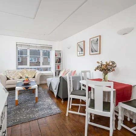 Bright Spacious 2 Bedroom Flat In Zone One
