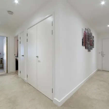 Cosy 2 Bedroom Catford - Long Allowed Apartment London
