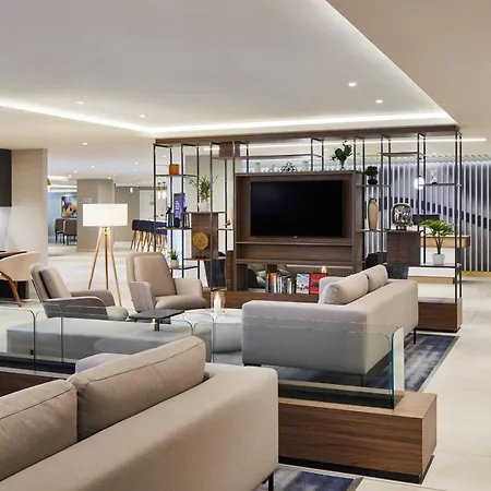 Courtyard By Marriott London Heathrow Airport Hotel