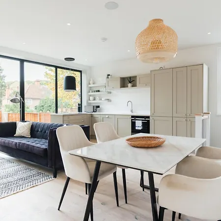 Modern & Bright Luxury In Honor Oak Apartment *