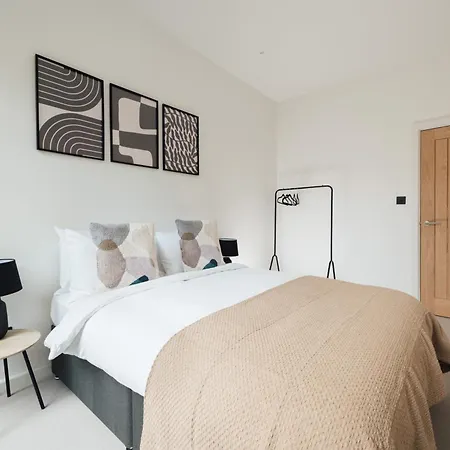 Modern & Bright Luxury In Honor Oak Apartment London