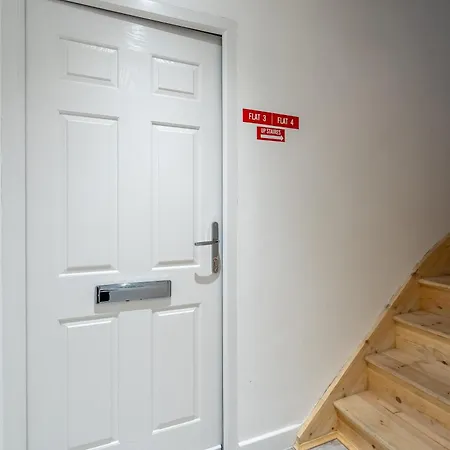 Beautiful Flat Near - Entire Flat - Equipped Kitchen - Private Bathroom *