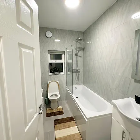 Red Rose Holiday home Hounslow
