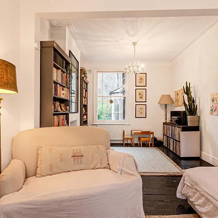 3br Flat W Garden In West Kensington, 4min Tube Station London