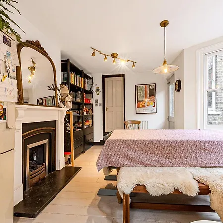 3br Flat W Garden In West Kensington, 4min Tube Station