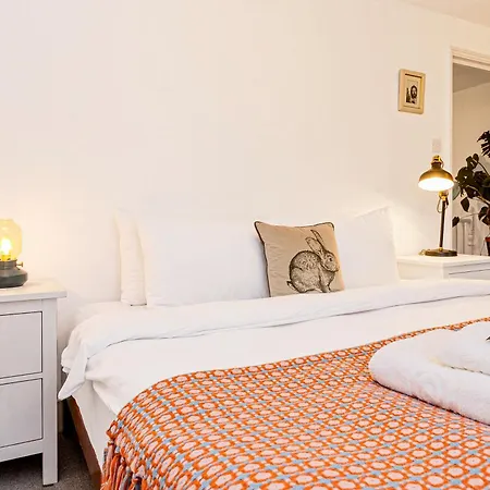 Holiday home 3br Flat W Garden In West Kensington, 4min Tube Station