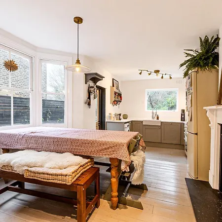 3br Flat W Garden In West Kensington, 4min Tube Station *