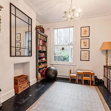 3br Flat W Garden In West Kensington, 4min Tube Station London