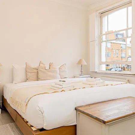 Holiday home 3br Flat W Garden In West Kensington, 4min Tube Station
