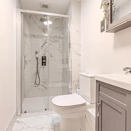 3br Flat W Garden In West Kensington, 4min Tube Station * London