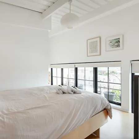 Luxury Penthouse Loft In Art-deco Warehouse Conversion *