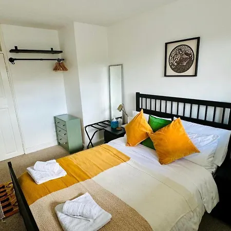 Modern Flat At Selden House Apartment *