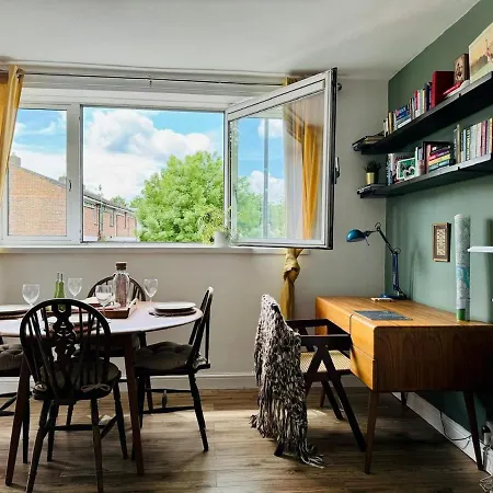 Modern Flat At Selden House *