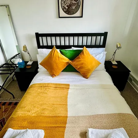 Modern Flat At Selden House * London