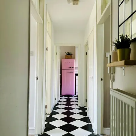 Modern Flat At Selden House Apartment London