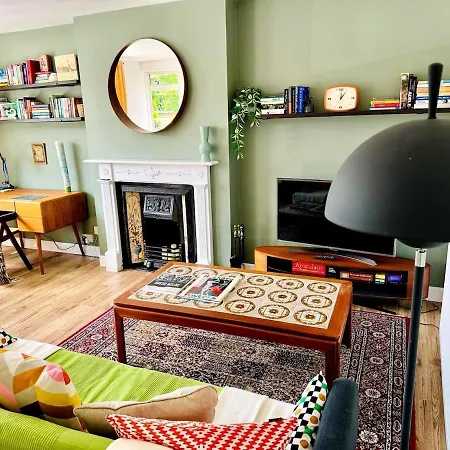 Modern Flat At Selden House London